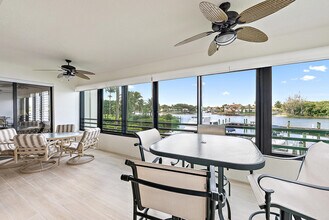 926 Oak Harbour Dr in Juno Beach, FL - Building Photo - Building Photo