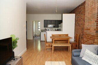 366 Dorchester St, Unit 6 in Boston, MA - Building Photo - Building Photo