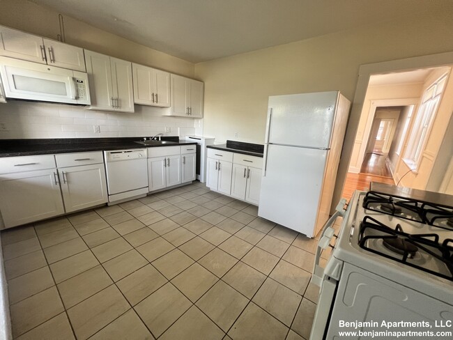 11 Barrows St, Unit 6 in Boston, MA - Building Photo - Building Photo