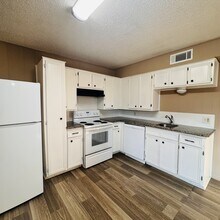 101 1st Ave in Nederland, TX - Foto de edificio - Building Photo