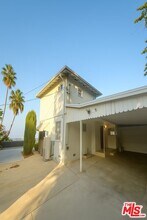3641 Sunswept Dr in Los Angeles, CA - Building Photo - Building Photo