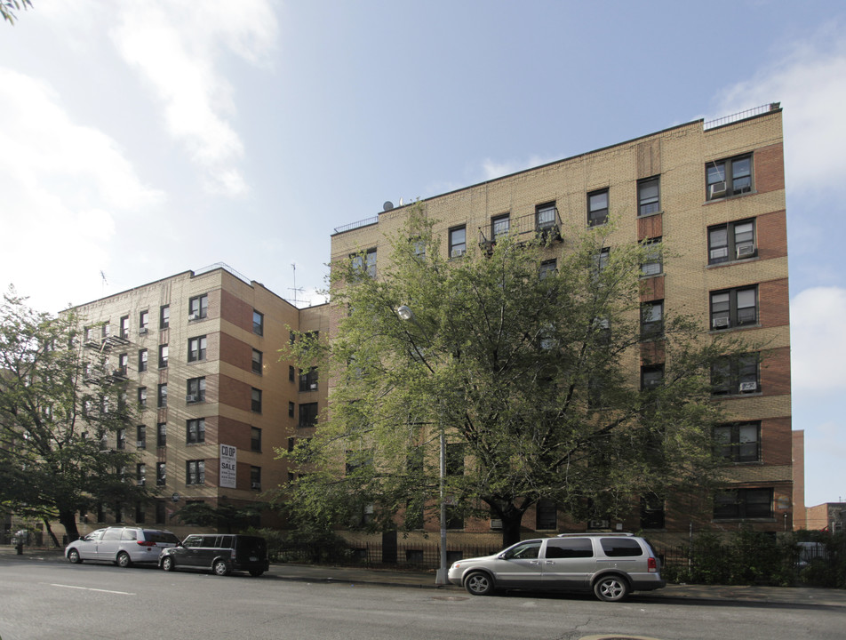 750 Lefferts Ave in Brooklyn, NY - Foto de edificio