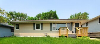 1807-16 1/2 16 1/2 St NW