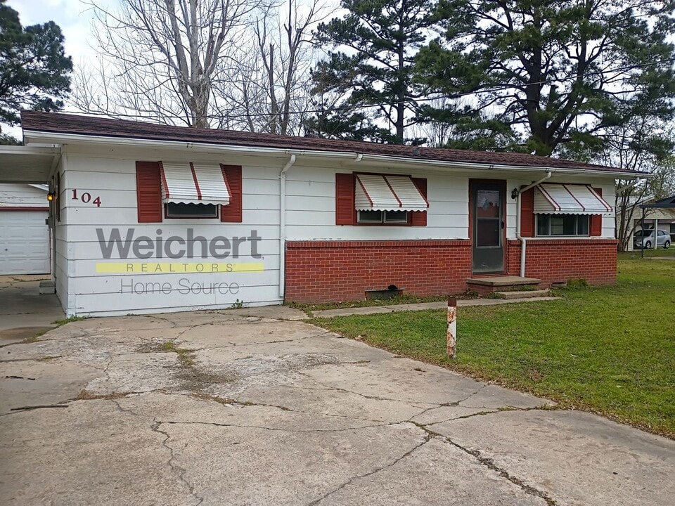104 S 13th Ave in Paragould, AR - Building Photo