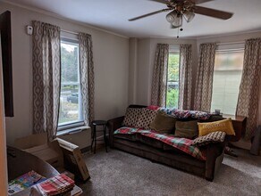 35 Clinton St, Unit 1 in Portland, ME - Building Photo - Building Photo