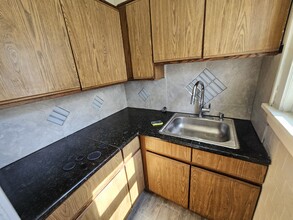 4004 E 147th St in Cleveland, OH - Building Photo - Building Photo