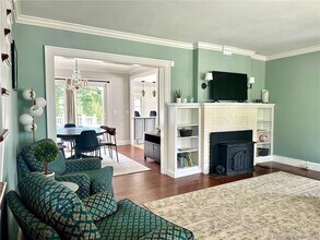 43 Bungalow Park in Stamford, CT - Building Photo - Building Photo