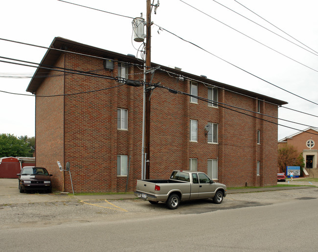 1108 Church St in Milton, WV - Building Photo - Building Photo