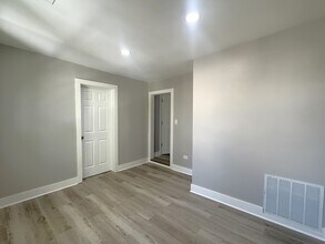 3575 W Dickens Ave, Unit 2F in Chicago, IL - Building Photo - Building Photo