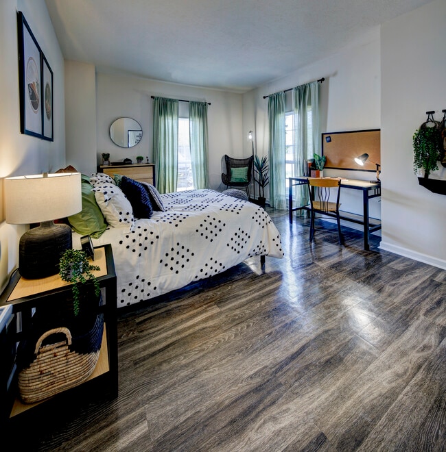 Peninsular Place in Ypsilanti, MI - Building Photo - Building Photo