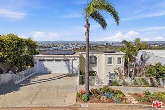 8120 Billowvista Dr in Los Angeles, CA - Building Photo - Building Photo