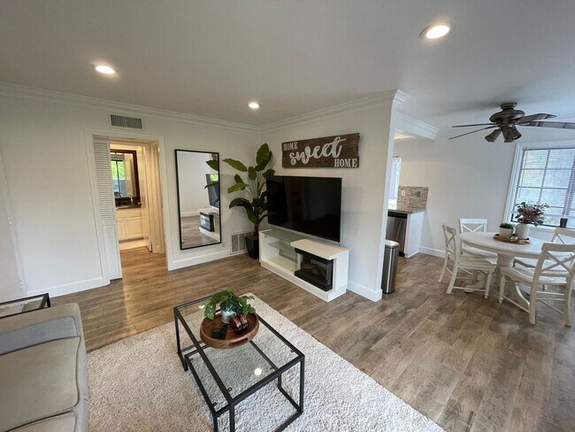 1529 S Raitt St in Santa Ana, CA - Building Photo - Building Photo