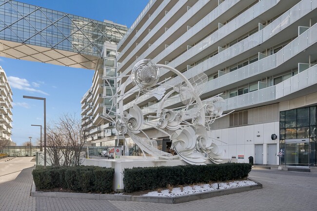 15 Queens Quay E in Toronto, ON - Building Photo - Building Photo