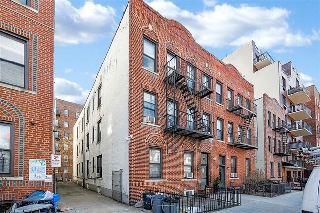 771 E 9th St in Brooklyn, NY - Building Photo - Building Photo