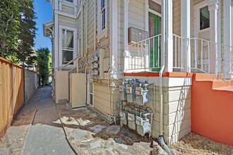 2105 Central Ave in Alameda, CA - Building Photo - Building Photo