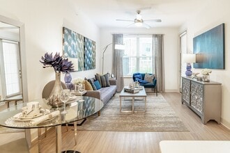 11382 Boudreaux Rd in Tomball, TX - Foto de edificio - Building Photo