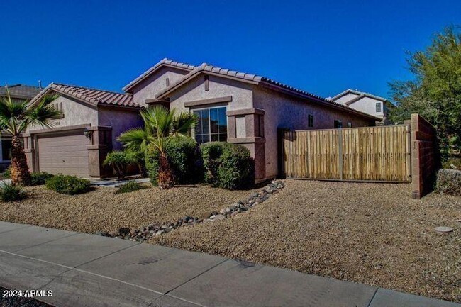 6410 W Silver Sage Ln in Phoenix, AZ - Building Photo - Building Photo