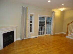 10 Amaranth Pl in Medford, MA - Building Photo - Building Photo