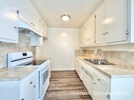 6729 Cleon Ave in Los Angeles, CA - Building Photo