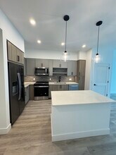 47 NW 30th St, Unit A3 in Miami, FL - Building Photo - Building Photo