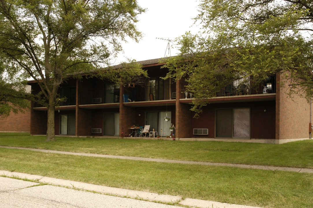730-744 Elm St in Algonquin, IL - Foto de edificio
