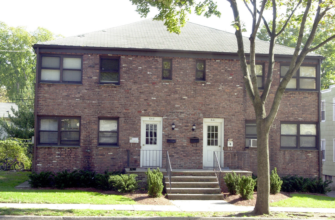 641-653 Chestnut Ave in Teaneck, NJ - Foto de edificio