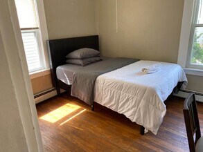 351 Windsor St, Unit 2 in Cambridge, MA - Foto de edificio - Building Photo