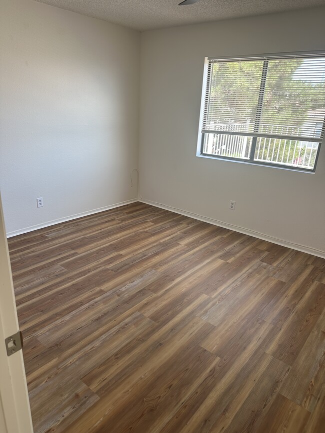 8140 Spur Ct in Las Vegas, NV - Building Photo - Building Photo