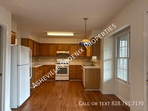 22 Shackleford Dr in Asheville, NC - Building Photo - Building Photo