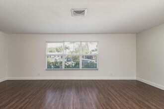 1819 16th Ave N in Lake Worth Beach, FL - Building Photo - Building Photo