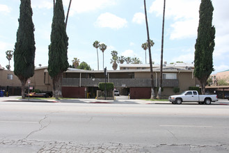 Vanowen Regal Apartments in Van Nuys, CA - Building Photo - Building Photo