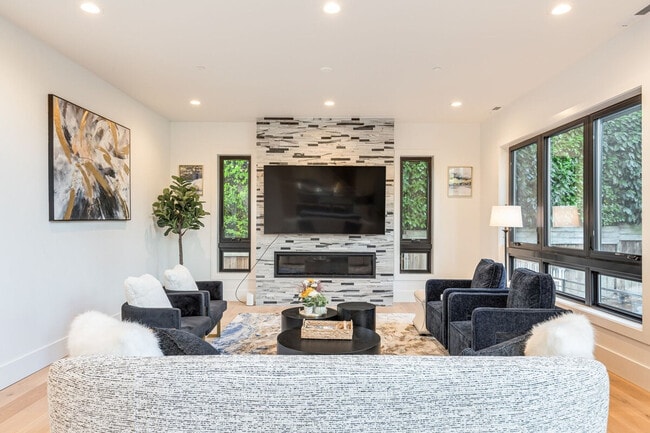 115 110th Pl SE