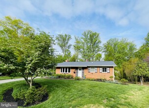 8 Briggs Ct in Silver Spring, MD - Foto de edificio - Building Photo