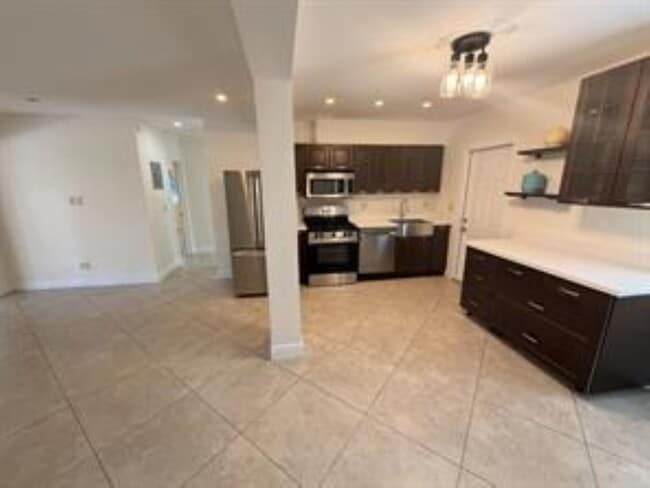 2018 NE 14th Ct in Fort Lauderdale, FL - Building Photo - Building Photo