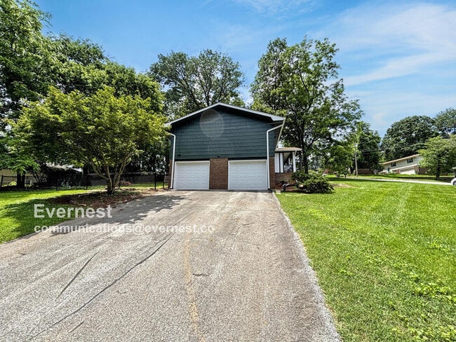 922 Wesley Dr in Hixson, TN - Building Photo - Building Photo