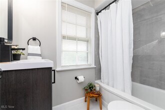 23100 E Groveland Rd in Beachwood, OH - Building Photo - Building Photo