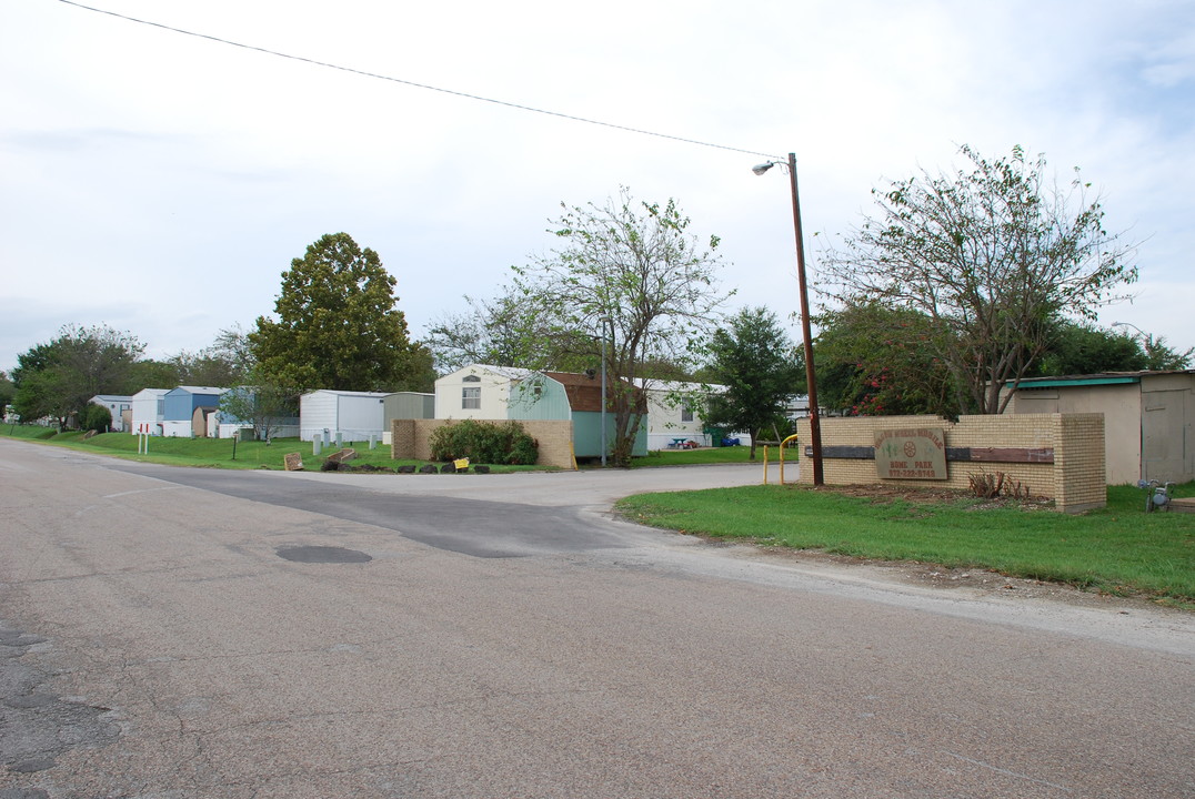 Rock Creek Mobile Home Community in Mesquite, TX - Building Photo