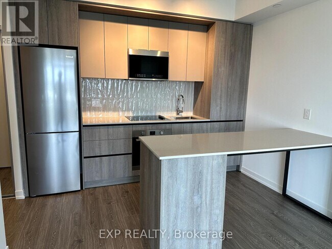 2485 Eglinton Ave W in Mississauga, ON - Building Photo - Building Photo