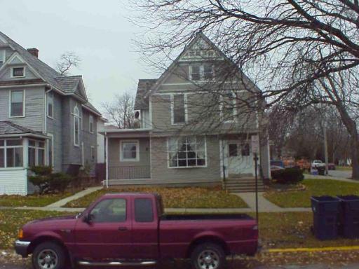 334 N County St in Waukegan, IL - Building Photo