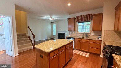 23227 Roberts Tavern Dr in Clarksburg, MD - Building Photo - Building Photo
