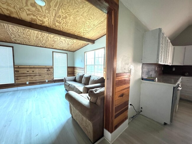 16066 N Loop Dr in Plantersville, TX - Building Photo - Building Photo