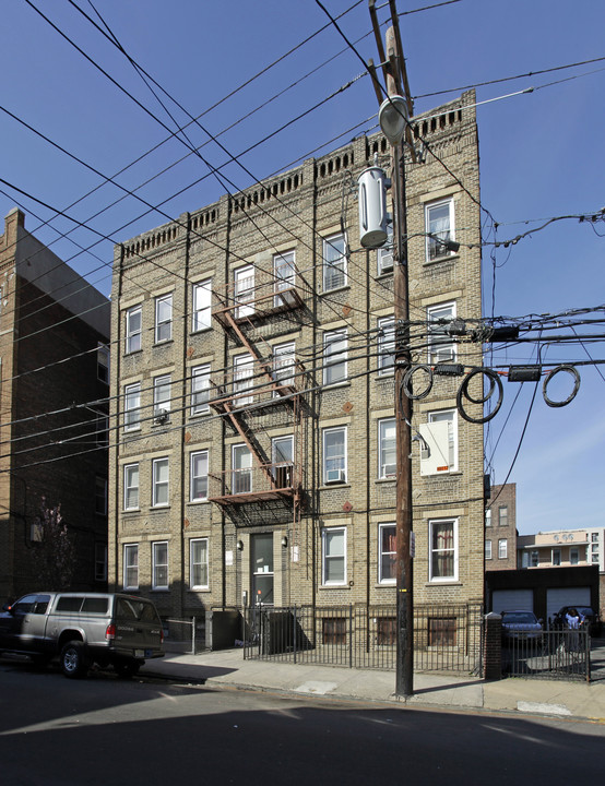 324-326 52nd St in West New York, NJ - Building Photo