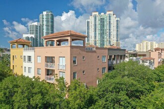 The Courts at South Beach in Miami Beach, FL - Foto de edificio - Building Photo
