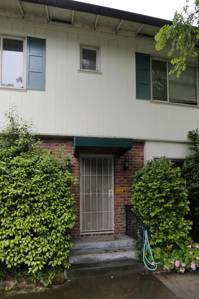 1708 N St in Sacramento, CA - Building Photo - Building Photo