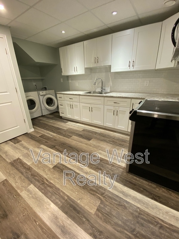 545 Hollydell Rd in Kelowna, BC - Building Photo - Building Photo