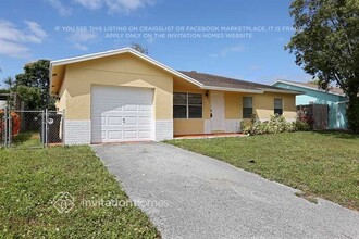 981 SW 82nd Terrace in North Lauderdale, FL - Foto de edificio - Building Photo