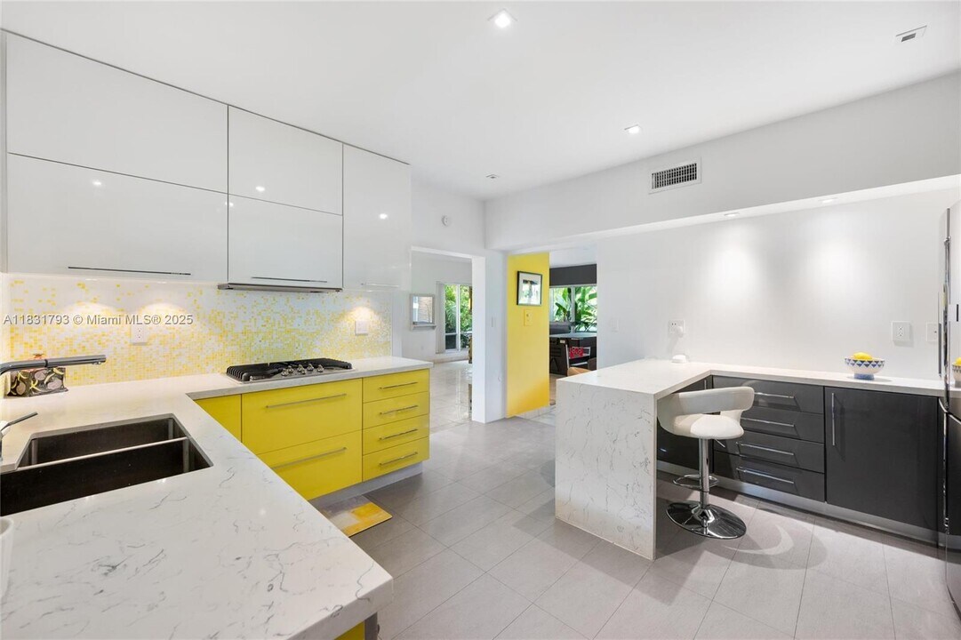 1101 98th St in Bay Harbor Islands, FL - Building Photo