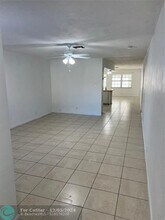 7011 NW 79th Ave-Unit -7011 in Tamarac, FL - Building Photo - Building Photo