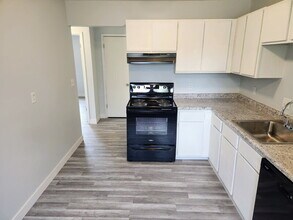 1627 E Glenwood Dr in Des Moines, IA - Building Photo - Building Photo