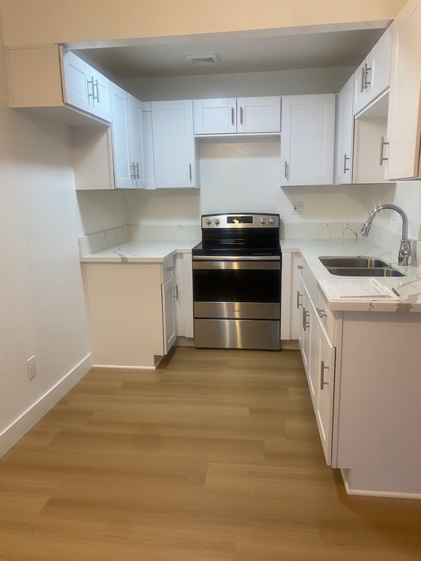 444 E Rowland St in Covina, CA - Building Photo - Building Photo